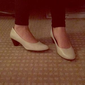 Comfortable two-toned cream and black heels